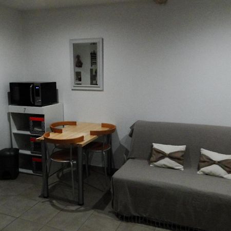Sympathique Appartement L'Isle-sur-la-Sorgue Exterior photo